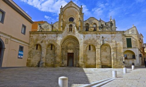 Monumenti Puglia: Scopri i tesori artistici e i monumenti della Puglia