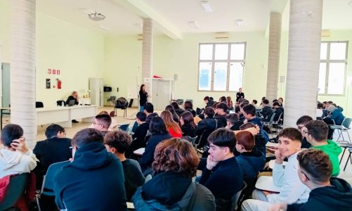 Giovani a rischio dipendenze: gruppo di esperti incontra gli studenti leccesi