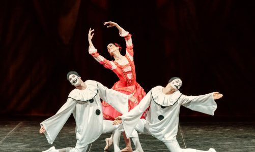 “Le maschere” inaugura la stagione di danza al teatro Apollo