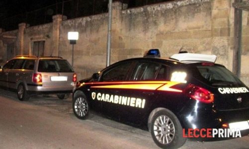 Un’auto rubata usata come ariete contro la saracinesca della gioielleria: ma il furto fallisce