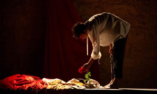“Caravaggio”, al teatro comunale spettacolo con Luigi D’Elia