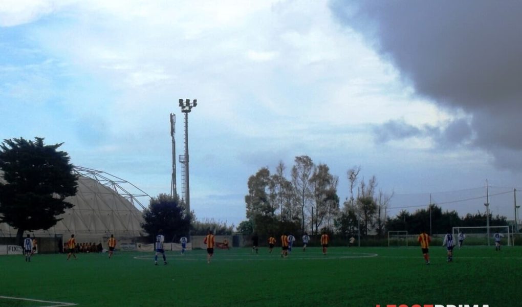 Accende e lancia fumogeno dagli spalti, Daspo di un anno per un tifoso 35enne