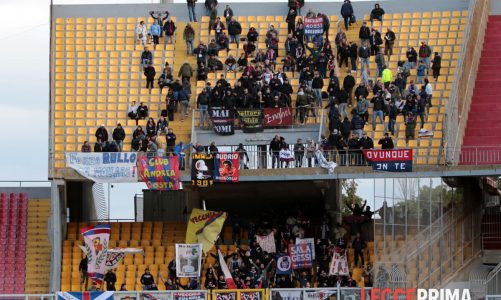 Sassi e bottiglie contro i tifosi del Bologna: dopo le denunce, Daspo per 6 ultras giallorossi