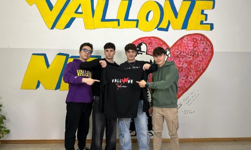 Chirurga ex allieva del liceo salva un 48enne: studenti del “Vallone” omaggiano la concittadina