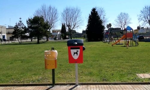 Diciotto dog dispenser per un paese a misura degli amici a quattro zampe