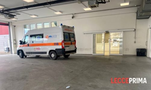 Scivolano dal camion e battono la testa: operai trasferiti in ospedale