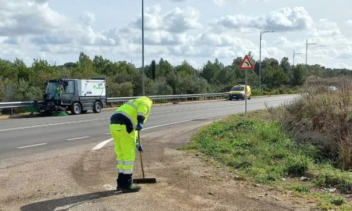 Rifiuti abbandonati sulle statali: nel Salento lavori di pulizia e rimozione