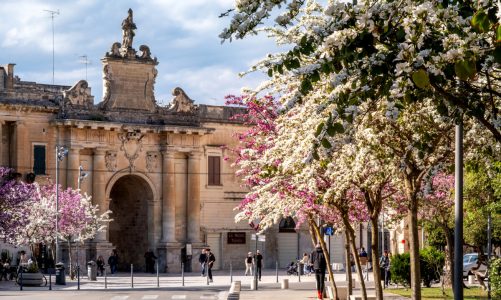 La primavera precede il cuore della città