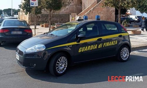 Marito e moglie a spasso in paese su Ferrari e Audi. Ma i finanzieri scoprono che l’acquisto è di contrabbando: denunciati