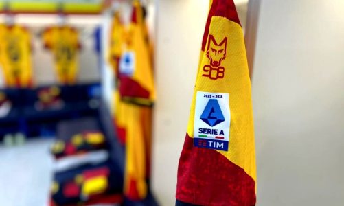 Festa della mamma, il Lecce in campo contro l’Udinese con maglie speciali