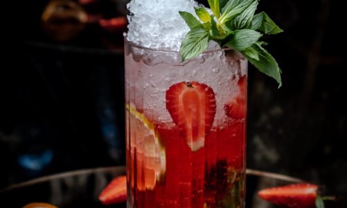 Tutti pazzi per la mixology: le opportunità per chi vuole intraprendere la carriera di bartender