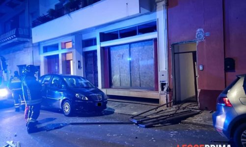 Fanno esplodere una bomba mentre una coppia sta cenando: poche ore prime altro ordigno nel Salento