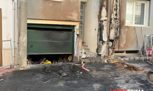 Inarrestabile la scia di incendi: ennesima vettura data alle fiamme nella notte